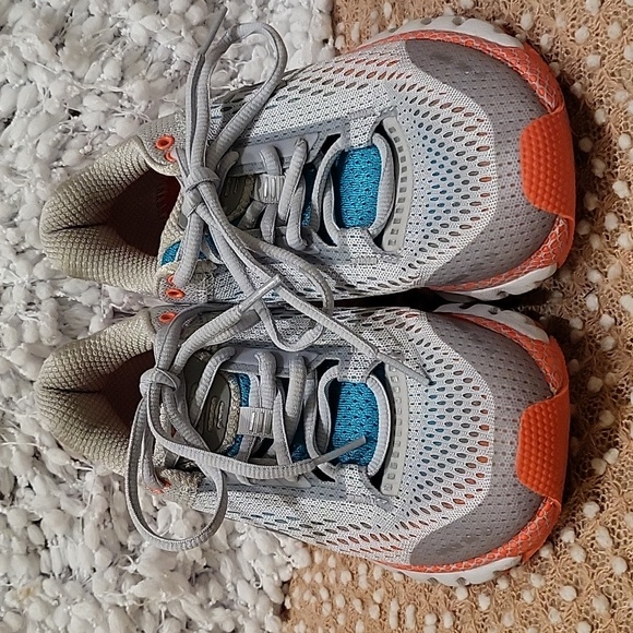 Under Armour kids sneakers - Picture 2 of 11